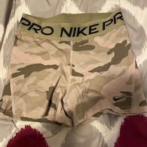 Nike Womens 3 inch Pro Camo Shorts